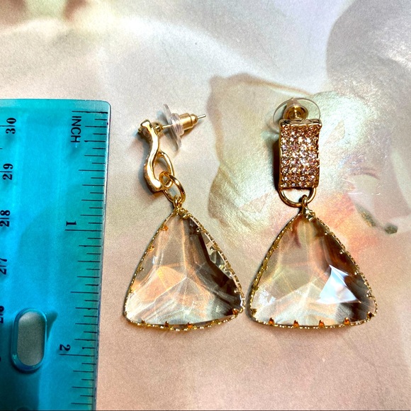 🌟 Clear Triangle Earrings - Picture 4 of 5